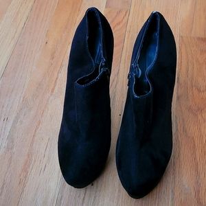 Suede black heels